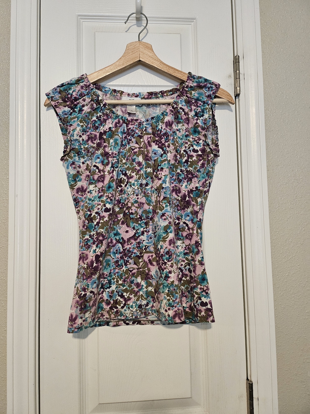 Ann Taylor LOFT Pastel Floral Blouse in Pink, Purple, Aqua and Cream